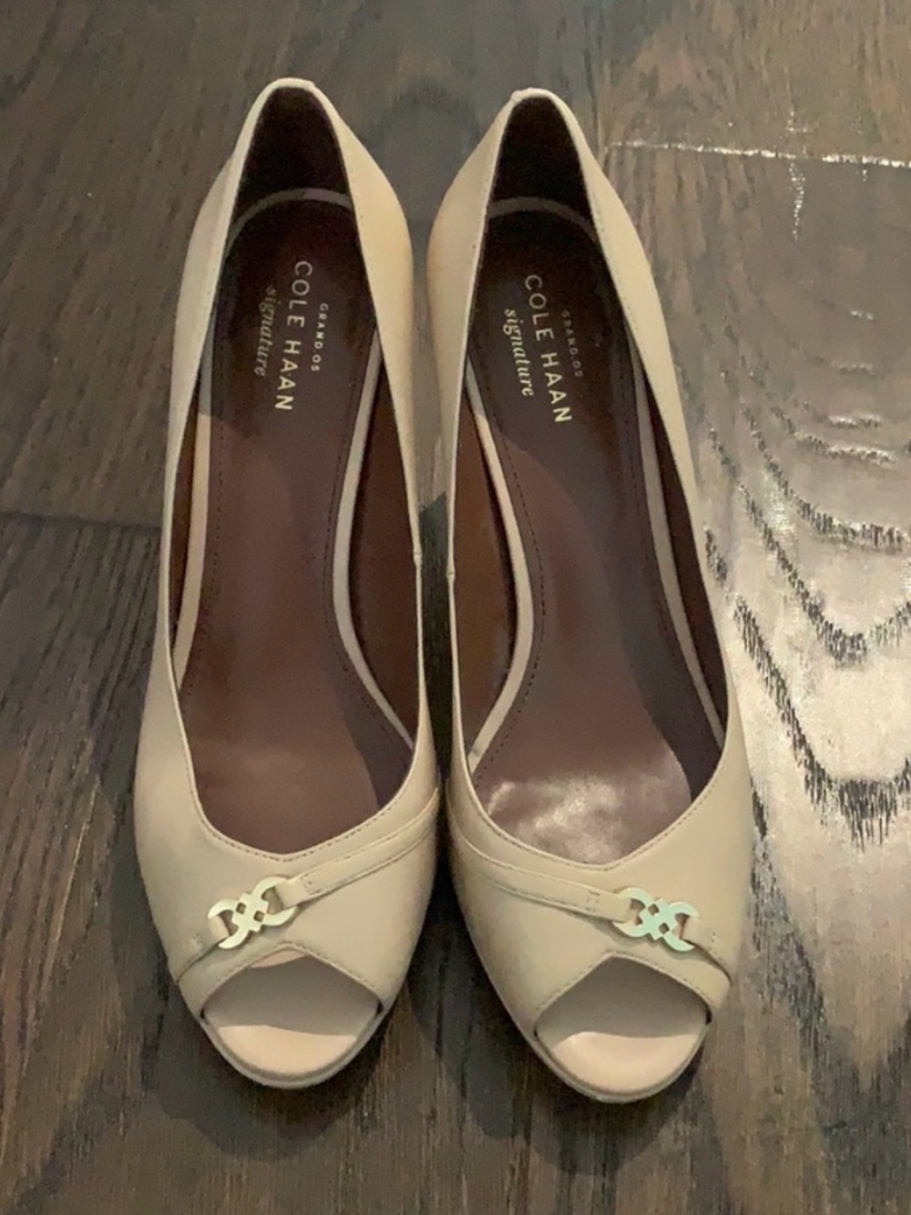 Cole Haan Grand.ØS Signature Leather Peep Toe Pumps Beige 7.5B
